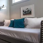 Holiday home Modern East Gem, Walk To Local Favorites, Cozy Den, Workspace & Smart Tvs, Fully Equipped Kitchen, Garage & Fast Wifi, Near Mas Tacos, Rosepepper & Five Points, 10 Min To Broadway & Nissan Stadium, 24 Hr Hospitality
