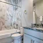 Holiday home Modern East Gem, Walk To Local Favorites, Cozy Den, Workspace & Smart Tvs, Fully Equipped Kitchen, Garage & Fast Wifi, Near Mas Tacos, Rosepepper & Five Points, 10 Min To Broadway & Nissan Stadium, 24 Hr Hospitality