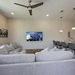 Luxury Four-Story Home With Rooftop Views, 10Min To Downtown! Sleeps 12!