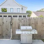 The Hadley House - Cozy Porch & Fenced In Backyard