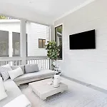 The Hadley House - Cozy Porch & Fenced In Backyard *