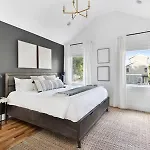 The Hadley House - Cozy Porch & Fenced In Backyard