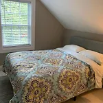 Hangout House Play, Work, And Visit Holiday home