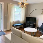 Hangout House Play, Work, And Visit Holiday home