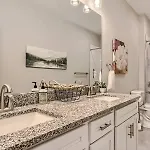 New Build 5 Min To Broadway Sleeps 10