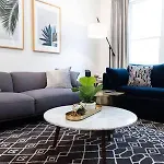 Luxe Hillsboro Village Homes For 24 With 4 Patios, Rooftops And Garage Parking, Gourmet Kitchens And Smart Tvs, Walk To Vanderbilt, Pancake Pantry And Fido, 24hr Hospitality, 10 Min To Broadway And The Parthenon Holiday home