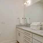 6 Bedroom Gulch Homes, Garages, Rooftops, Walk To Gulch 10 Mins To Broadway, 24 Hour Hospitality Team, Perfect For Groups