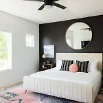 6 Bed With En Baths, Host Up To 20, Rooftops, Parking, Gourmet Kitchens, Cozy Living Spaces, Skyline Views & Fire Table, Near Downtown, Distilleries & Marathon Village, High-speed Wi-fi, 24hr Hospitality Holiday home
