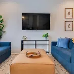 Holiday home 7Br Retreat, Rooftops, Garages, Walkable To Faves 5 Mins To Nissan Stadium, Less Than 10 Mins To Broadway, 24 Hr Hospitality, Great For Groups