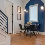 7Br Retreat, Rooftops, Garages, Walkable To Faves 5 Mins To Nissan Stadium, Less Than 10 Mins To Broadway, 24 Hr Hospitality, Great For Groups Holiday home *