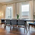 7Br Retreat, Rooftops, Garages, Walkable To Faves 5 Mins To Nissan Stadium, Less Than 10 Mins To Broadway, 24 Hr Hospitality, Great For Groups Holiday home Nashville