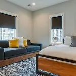 Holiday home 7Br Retreat, Rooftops, Garages, Walkable To Faves 5 Mins To Nissan Stadium, Less Than 10 Mins To Broadway, 24 Hr Hospitality, Great For Groups