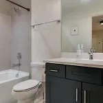 Spacious 4br, Rooftop Patio, Garage, Walk To Faves, 5 Mins To Nissan Stadium, Less Than 10 Mins To Broadway, 24 Hr Hospitality, Great For Groups * Nashville