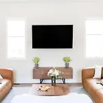 Spacious 4br, Rooftop Patio, Garage, Walk To Faves, 5 Mins To Nissan Stadium, Less Than 10 Mins To Broadway, 24 Hr Hospitality, Great For Groups