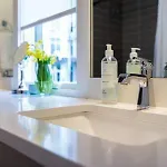 Spacious 4br, Rooftop Patio, Garage, Walk To Faves, 5 Mins To Nissan Stadium, Less Than 10 Mins To Broadway, 24 Hr Hospitality, Great For Groups *