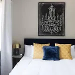 Spacious 4br, Rooftop Patio, Garage, Walk To Faves, 5 Mins To Nissan Stadium, Less Than 10 Mins To Broadway, 24 Hr Hospitality, Great For Groups Nashville