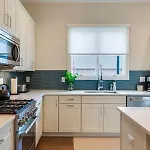 Spacious 4br, Rooftop Patio, Garage, Walk To Faves, 5 Mins To Nissan Stadium, Less Than 10 Mins To Broadway, 24 Hr Hospitality, Great For Groups *