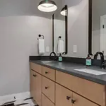 Stylish 4bed Retreat With Rooftop, Garage, Peloton, Sleeps 12, Fire Table, Gourmet Kitchen, Cozy Living Space, Dedicated Parking, Near Distilleries, Marathon Village And Nightlife, Chic Skyline Views, 24 Hour Hospitality Nashville
