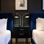 Stylish 4 Bed, Skyline Views From Rooftop, Garage , Gourmet Kitchen, Cozy Living Space, Dedicated Parking, Near Distilleries, Marathon Village & Nightlife, Chic Skyline Views, Great For Groups, 24 Hour Hospitality Nashville