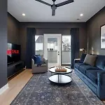 Stylish 4 Bed, Skyline Views From Rooftop, Garage , Gourmet Kitchen, Cozy Living Space, Dedicated Parking, Near Distilleries, Marathon Village & Nightlife, Chic Skyline Views, Great For Groups, 24 Hour Hospitality *