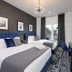 Stylish 4 Bed, Skyline Views From Rooftop, Garage , Gourmet Kitchen, Cozy Living Space, Dedicated Parking, Near Distilleries, Marathon Village & Nightlife, Chic Skyline Views, Great For Groups, 24 Hour Hospitality *
