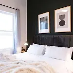 Luxury Hillsboro Village Rooftop Retreat Sleep 12 W Chef S Kitchen Smart Tvs & Garage Walk To Vanderbilt Pancake Pantry & Boutique Shopping Minutes To Broadway 12 South & The Parthenon 24 7 Hospitality Holiday home *