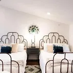 Luxury Hillsboro Village Rooftop Retreat Sleep 12 W Chef S Kitchen Smart Tvs & Garage Walk To Vanderbilt Pancake Pantry & Boutique Shopping Minutes To Broadway 12 South & The Parthenon 24 7 Hospitality *