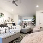 Luxury Hillsboro Village Rooftop Retreat Sleep 12 W Chef S Kitchen Smart Tvs & Garage Walk To Vanderbilt Pancake Pantry & Boutique Shopping Minutes To Broadway 12 South & The Parthenon 24 7 Hospitality Holiday home