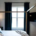 Holiday home Hillsboro Village Retreat Garage Rooftop Deck Sleeps 12 Sophisticated Open Living & Gourmet Kitchen Smart Tvs Pet-friendly W Private Garage Walk To Vanderbilt Minutes To 12 South & Broadway 24 7 Hospitality *