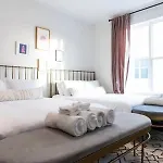 Hillsboro Village Retreat Garage Rooftop Deck Sleeps 12 Sophisticated Open Living & Gourmet Kitchen Smart Tvs Pet-friendly W Private Garage Walk To Vanderbilt Minutes To 12 South & Broadway 24 7 Hospitality Holiday home Nashville