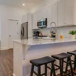 Hillsboro Village Retreat Garage Rooftop Deck Sleeps 12 Sophisticated Open Living & Gourmet Kitchen Smart Tvs Pet-friendly W Private Garage Walk To Vanderbilt Minutes To 12 South & Broadway 24 7 Hospitality Nashville