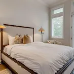 Holiday home Family In 12 South, Mins To Local Favorites, Screened In Porch, Walk To Shopping In 12 South, 10 Minutes To Broadway, Dedicated Parking, Perfect For Families, 24 Hr Hospitality