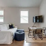 Family In 12 South, Mins To Local Favorites, Screened In Porch, Walk To Shopping In 12 South, 10 Minutes To Broadway, Dedicated Parking, Perfect For Families, 24 Hr Hospitality * Nashville