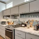 Family In 12 South, Mins To Local Favorites, Screened In Porch, Walk To Shopping In 12 South, 10 Minutes To Broadway, Dedicated Parking, Perfect For Families, 24 Hr Hospitality Holiday home *