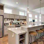 Holiday home Family In 12 South, Mins To Local Favorites, Screened In Porch, Walk To Shopping In 12 South, 10 Minutes To Broadway, Dedicated Parking, Perfect For Families, 24 Hr Hospitality