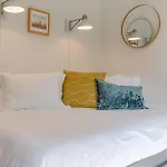 Stylish East Nash Retreat, Walk To Local Favorites, Sleep 10 With Smart Tvs, Workspace & Fast Wifi, Attached Garage & Full Kitchen, Walk To Mas Tacos, Drive 10 Min To Downtown Broadway, 24 Hr Hospitality Holiday home