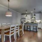 Elegant 4 King Belmont Retreat With 2 Living Walk To Belmont And Vanderbilt Near 12th South Music Row & The Gulch 2 Miles To Broadway Large Dining Table Smart Tvs Parking 24 Hr Hospitality Holiday home