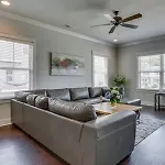 Holiday home Elegant 4 King Belmont Retreat With 2 Living Walk To Belmont And Vanderbilt Near 12th South Music Row & The Gulch 2 Miles To Broadway Large Dining Table Smart Tvs Parking 24 Hr Hospitality