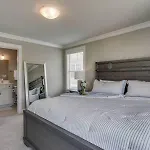 Holiday home Elegant 4 King Belmont Retreat With 2 Living Walk To Belmont And Vanderbilt Near 12th South Music Row & The Gulch 2 Miles To Broadway Large Dining Table Smart Tvs Parking 24 Hr Hospitality