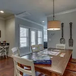 Elegant 4 King Belmont Retreat With 2 Living Walk To Belmont And Vanderbilt Near 12th South Music Row & The Gulch 2 Miles To Broadway Large Dining Table Smart Tvs Parking 24 Hr Hospitality Holiday home
