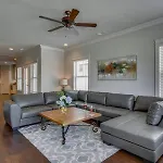 Elegant 4 King Belmont Retreat With 2 Living Walk To Belmont And Vanderbilt Near 12th South Music Row & The Gulch 2 Miles To Broadway Large Dining Table Smart Tvs Parking 24 Hr Hospitality Holiday home Nashville