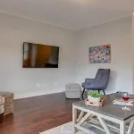 Holiday home Modern 3 King Belmont Retreat With 2 Living Walk To Belmont & Vanderbilt Near Music Row The Gulch & 12th South 2 Miles To Broadway Large Dining Table Smart Tvs Parking 24 Hr Hospitality *