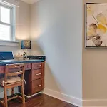 Holiday home Modern 3 King Belmont Retreat With 2 Living Walk To Belmont & Vanderbilt Near Music Row The Gulch & 12th South 2 Miles To Broadway Large Dining Table Smart Tvs Parking 24 Hr Hospitality Nashville