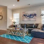 Modern 3 King Belmont Retreat With 2 Living Walk To Belmont & Vanderbilt Near Music Row The Gulch & 12th South 2 Miles To Broadway Large Dining Table Smart Tvs Parking 24 Hr Hospitality Nashville