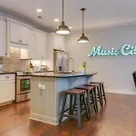Modern 3 King Belmont Retreat With 2 Living Walk To Belmont & Vanderbilt Near Music Row The Gulch & 12th South 2 Miles To Broadway Large Dining Table Smart Tvs Parking 24 Hr Hospitality * Nashville