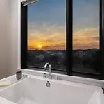 Skyline View Mansion, Hot Tub, Close To Downtown, Less Than 10 Mins To 5 Points And Broadway, 3 Spacious Suites, Workspace, Garage Spaces And Ample Parking, 24 Hr Hospitality Holiday home