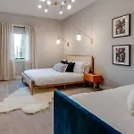 Holiday home Skyline View Mansion, Hot Tub, Close To Downtown, Less Than 10 Mins To 5 Points And Broadway, 3 Spacious Suites, Workspace, Garage Spaces And Ample Parking, 24 Hr Hospitality *