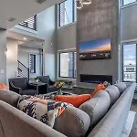 Holiday home Skyline View Mansion, Hot Tub, Close To Downtown, Less Than 10 Mins To 5 Points And Broadway, 3 Spacious Suites, Workspace, Garage Spaces And Ample Parking, 24 Hr Hospitality Nashville