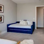 Skyline View Mansion, Hot Tub, Close To Downtown, Less Than 10 Mins To 5 Points And Broadway, 3 Spacious Suites, Workspace, Garage Spaces And Ample Parking, 24 Hr Hospitality Nashville