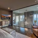 Skyline View Mansion, Hot Tub, Close To Downtown, Less Than 10 Mins To 5 Points And Broadway, 3 Spacious Suites, Workspace, Garage Spaces And Ample Parking, 24 Hr Hospitality *